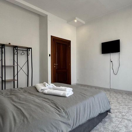 Corso Novara - 8 Posti Letto E Self Check-In Vicino La Stazione Centrale Di Napoli Bagian luar foto